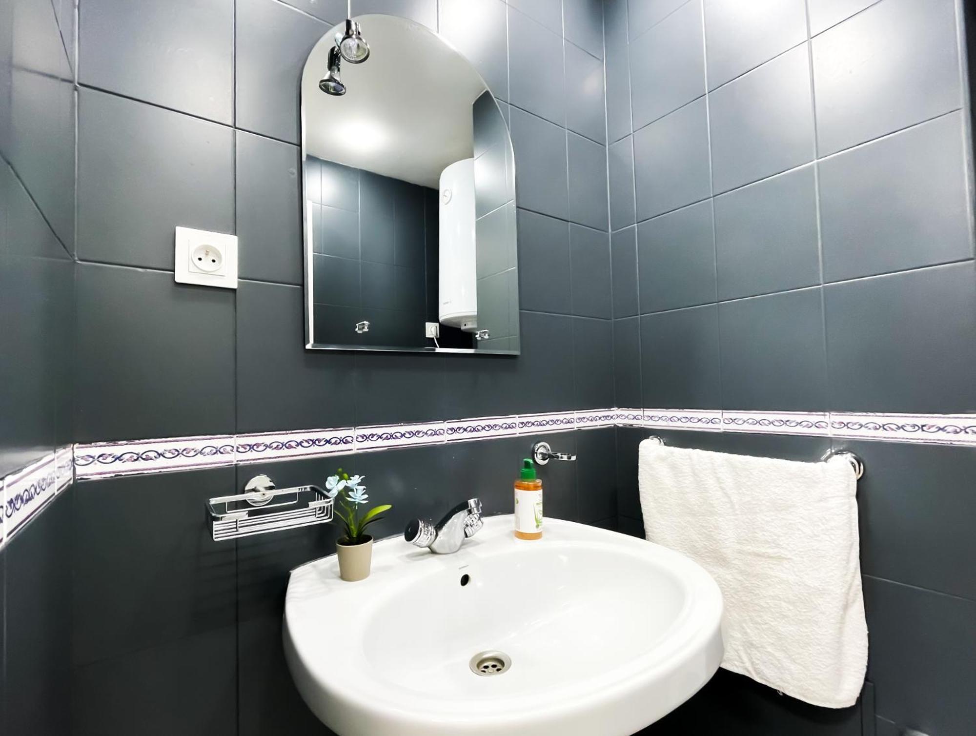 Cozy And Fully Equipped For Comfort And Luxury, Near The Train Station And Facing Hilton Air Conditioner *